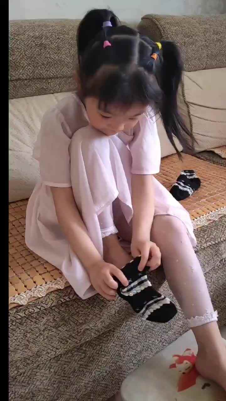练习穿袜子