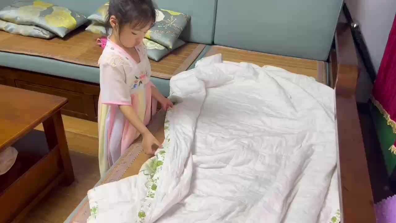 大B班李茵琪练习整理被子