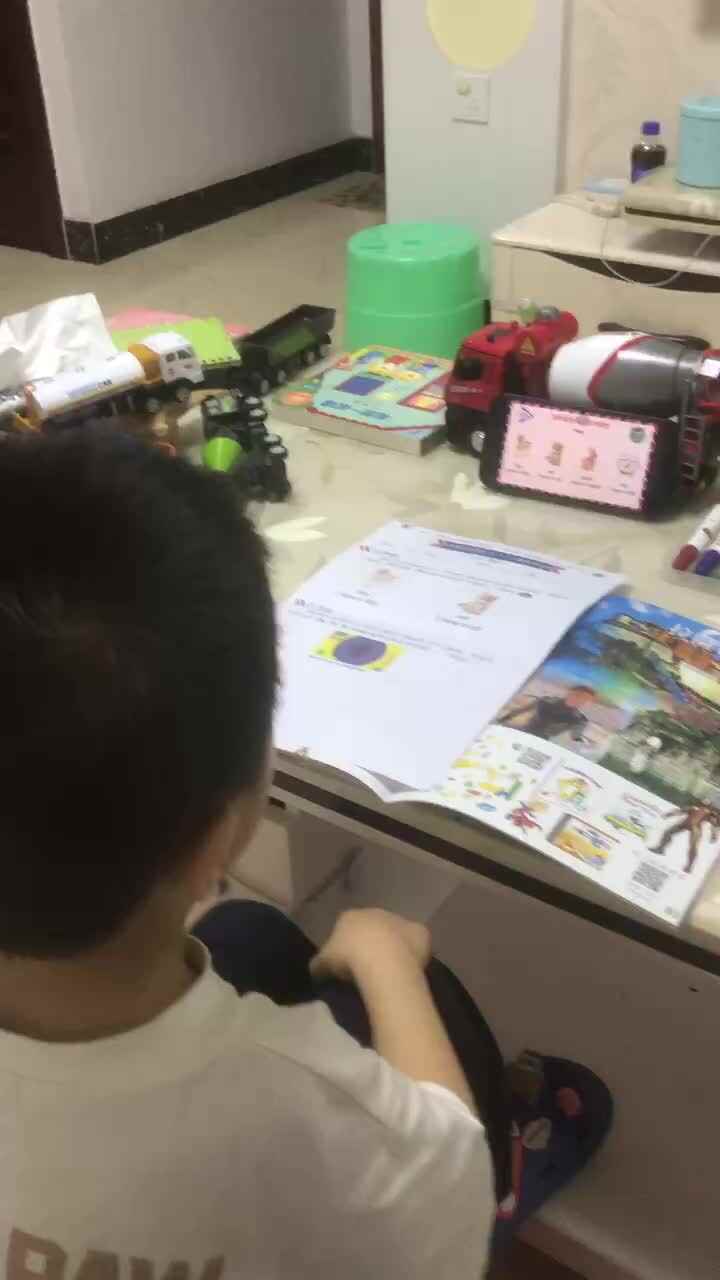 跟读视频《Pets 朗读示范》