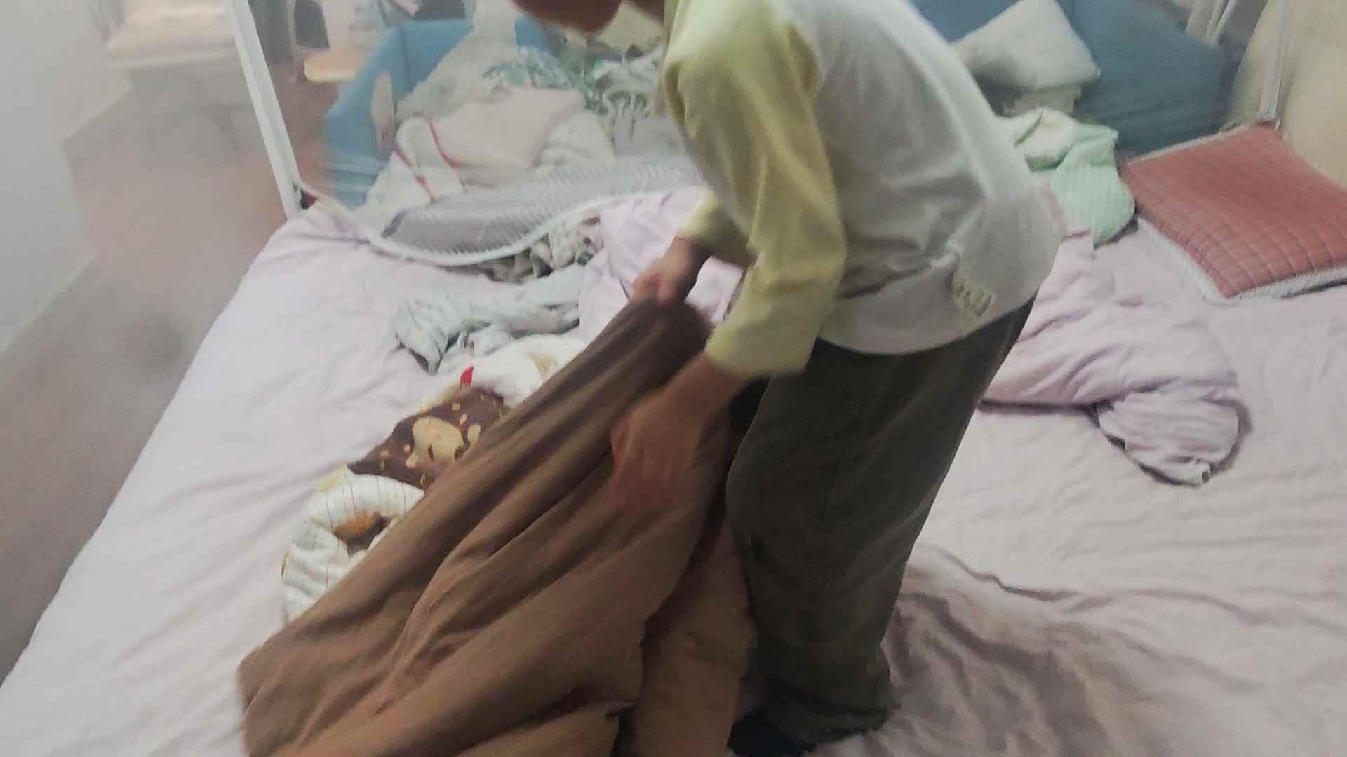 20250528大B班李锦城叠被子