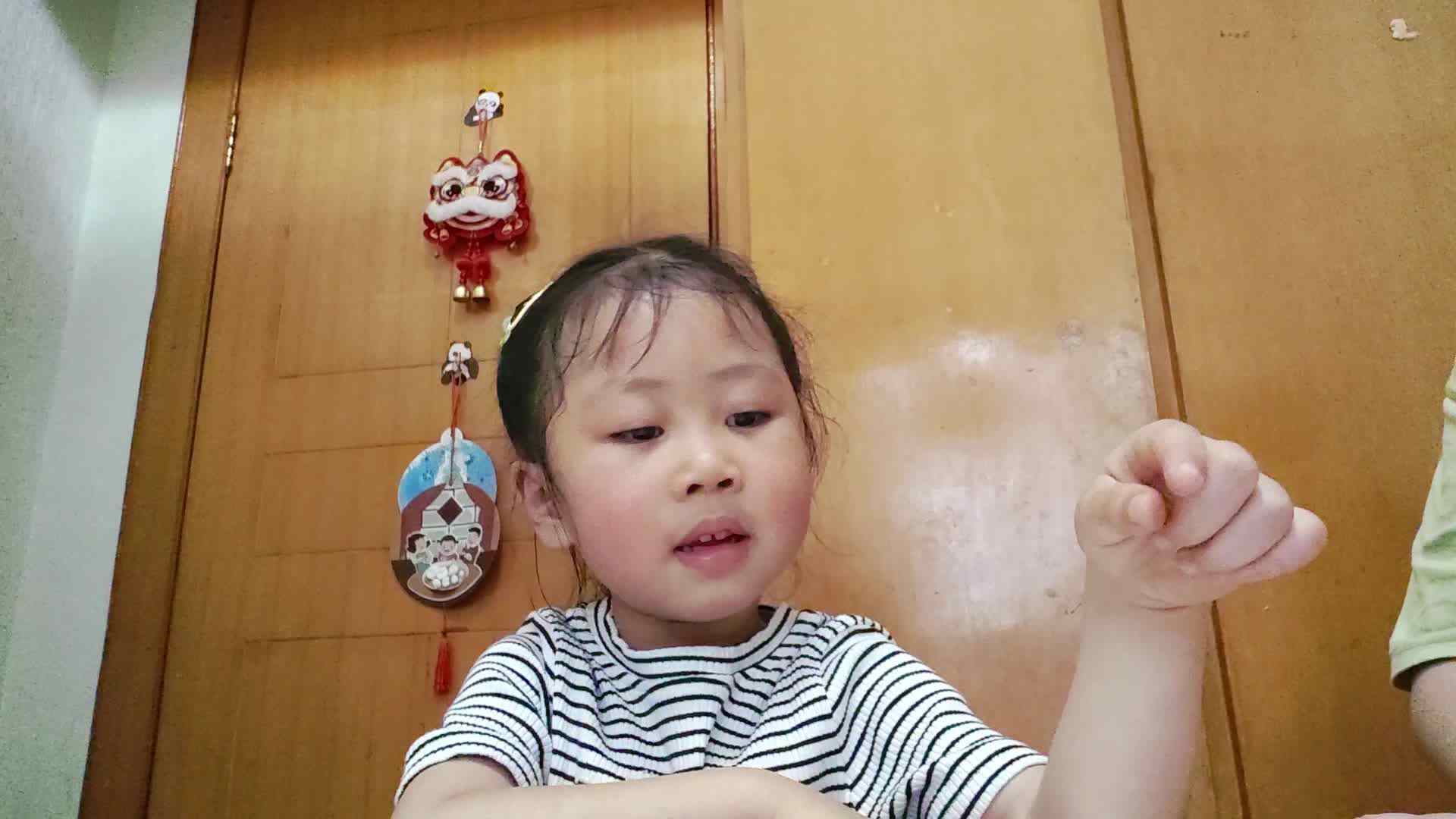 中A班2025.5.7张艺涵《他们在干什么》.mp4