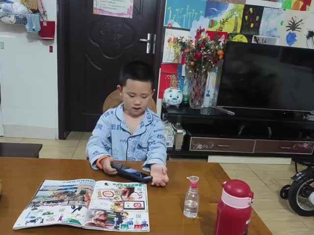 20250527大B班赵芃栎观看英语视频《Months of the Year Song》