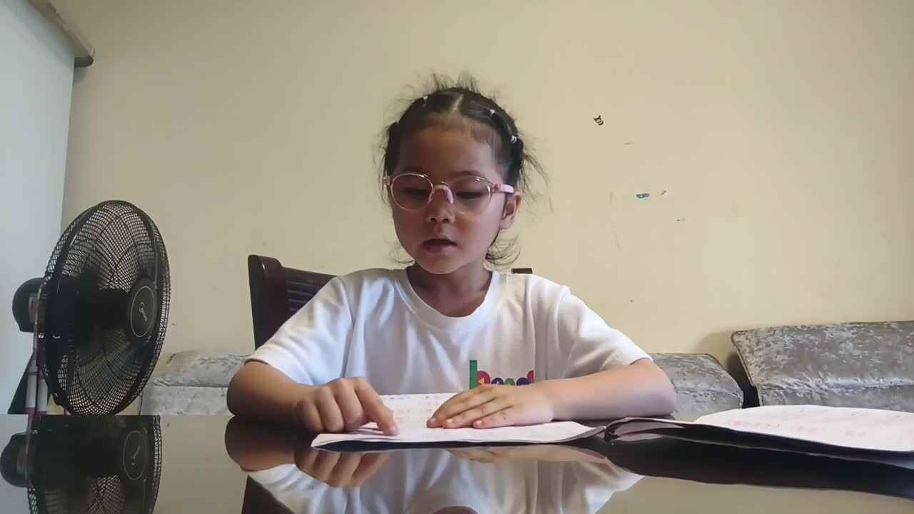 20250519学前B班任依恬指读《拼读练习》