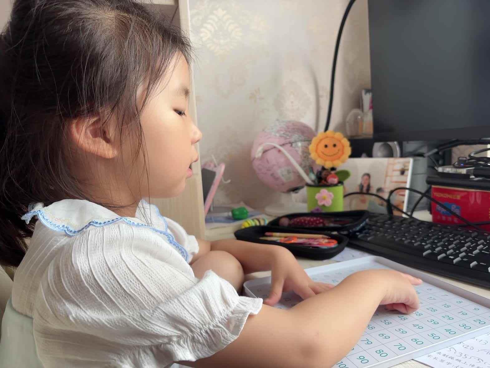 学前B班蒲依诺2025.6.21日数数(按照2的倍数数数).mp4