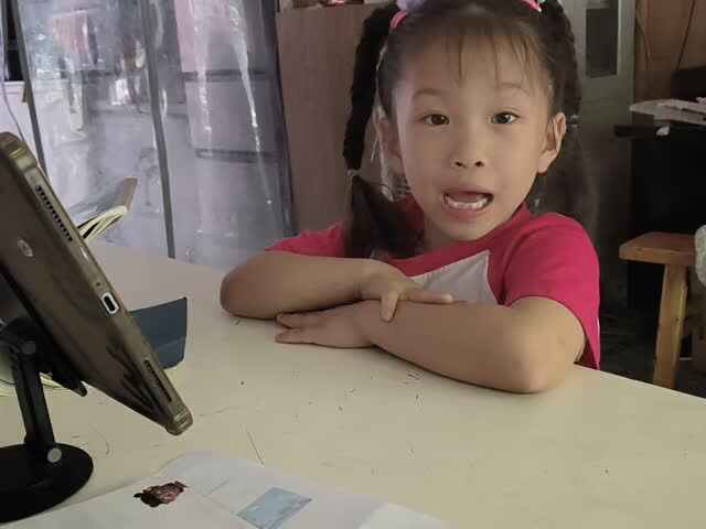 大a班唐依依观看古诗视频