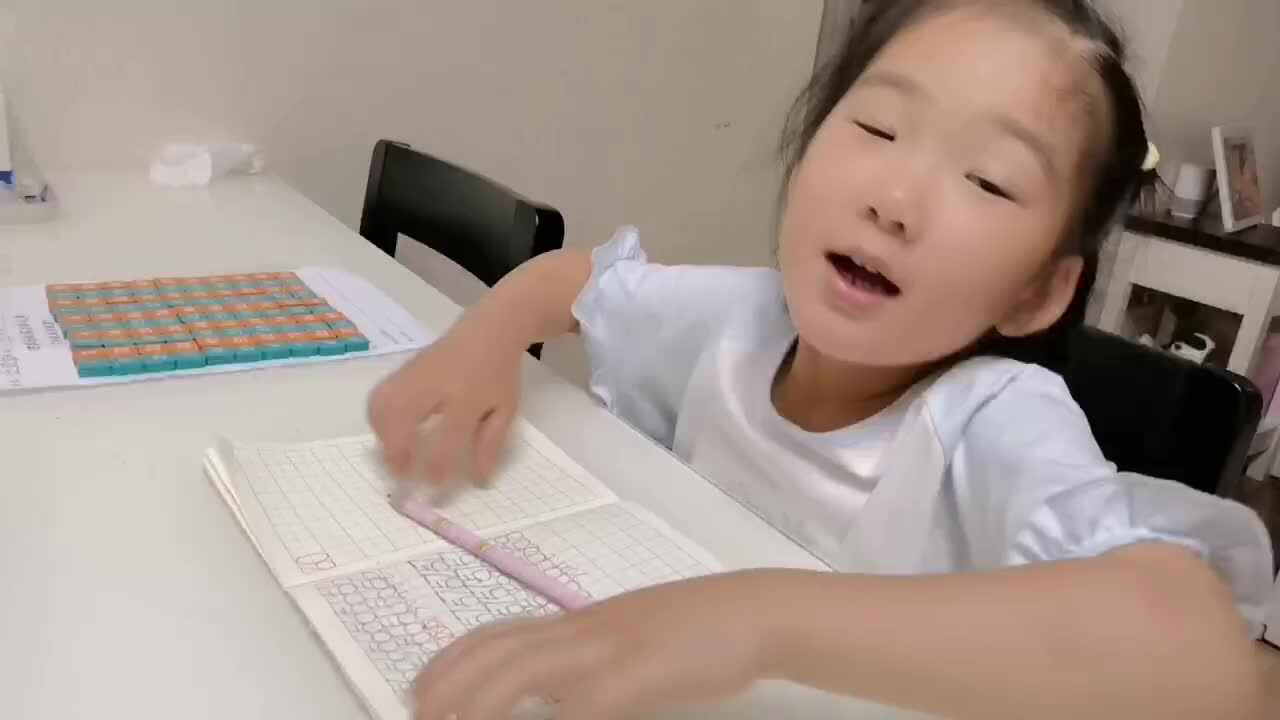 大b班宁汐言练习书写数字59、60