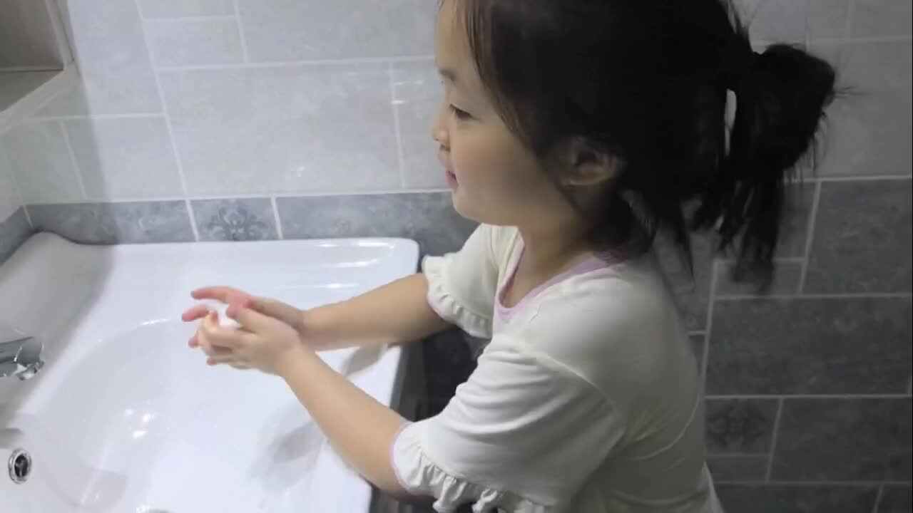 中A班2025.6.24艾琰茹—我会自己洗脸