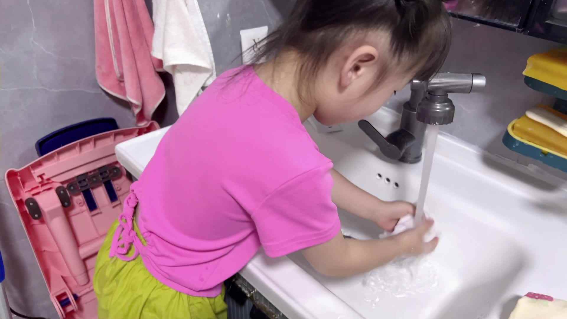 2025年6月23日中A班夏爱林～生活练习（自己洗脸）