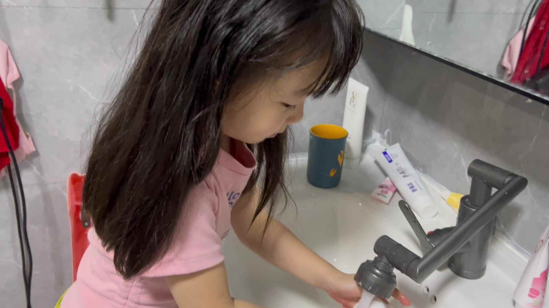 2025年6月26日中A班夏爱林～生活练习（自己洗脸）