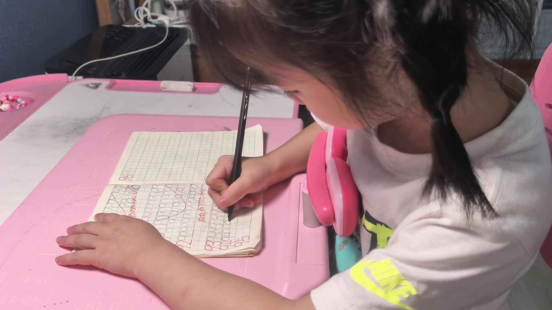 大B班 徐子伊 书写数字