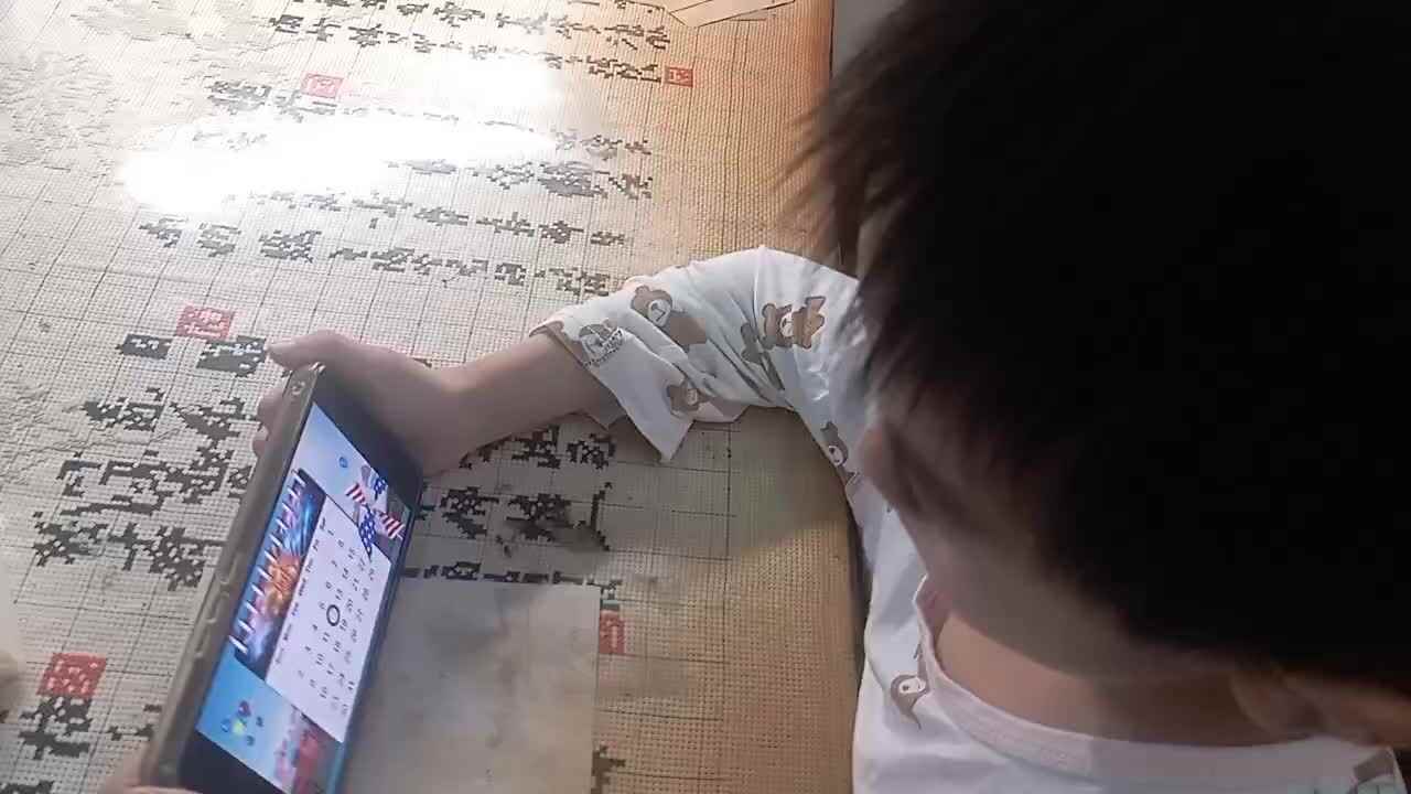 大b班刘倬宇看英语视频20250603.mp4