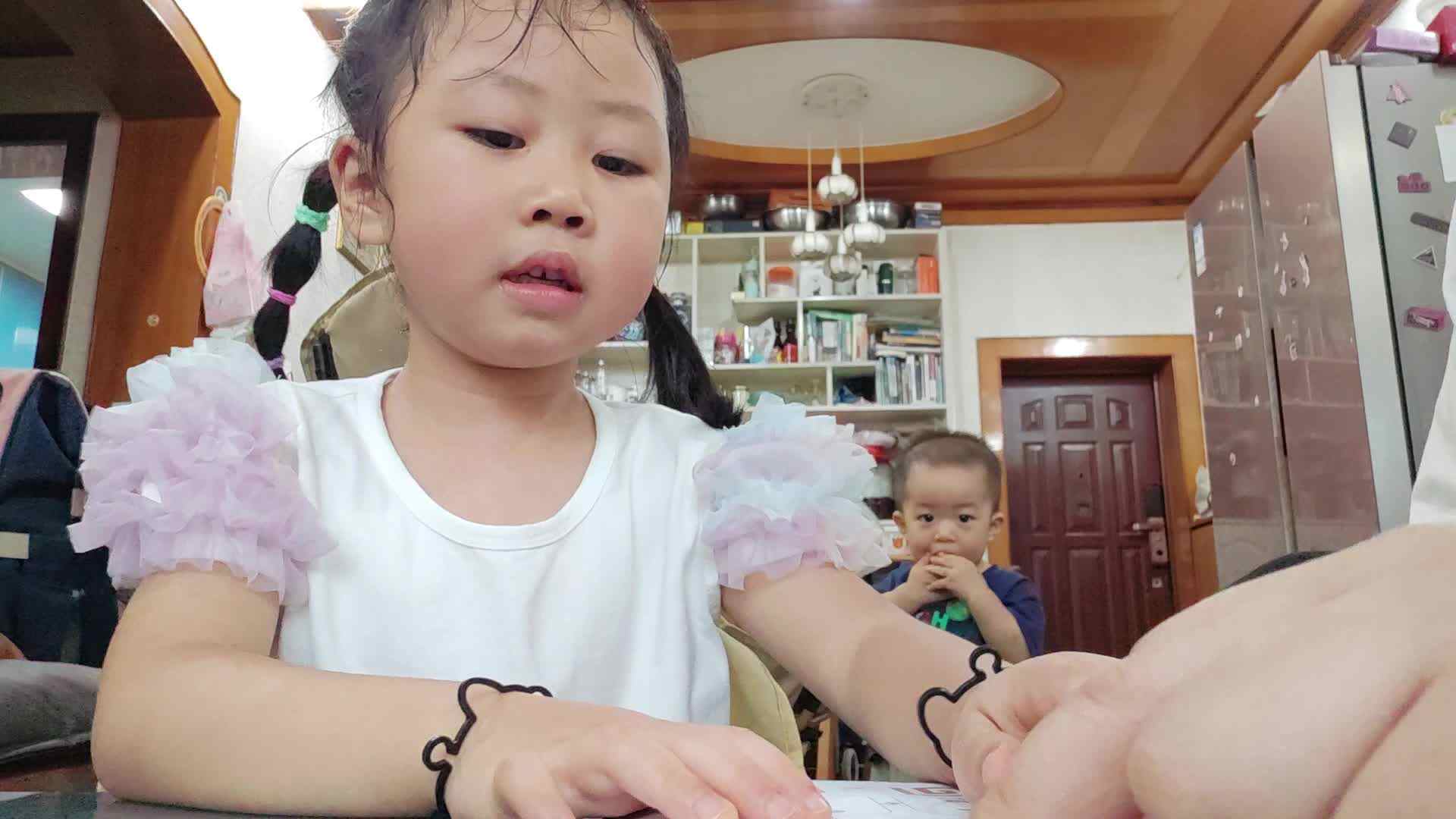 中A班2025.6.23张艺涵-认识生字.mp4