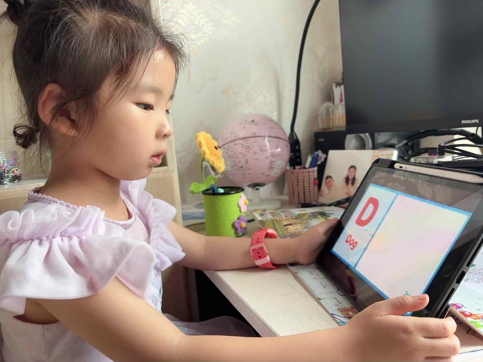 学前B班蒲依诺2025.6.6日跟读(uppercase D).mp4