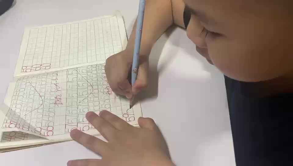 ⁣⁣⁣⁣⁣大B班吕子垚完成数学（59、60）2025.6.4