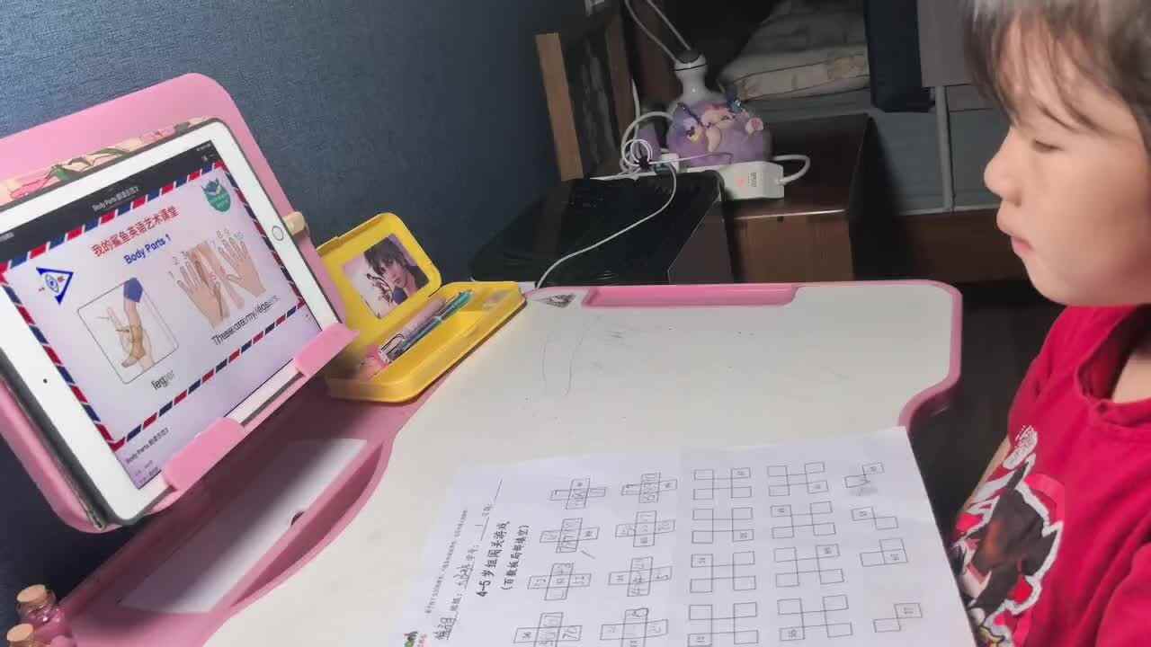 大B班 徐子伊看英语视频