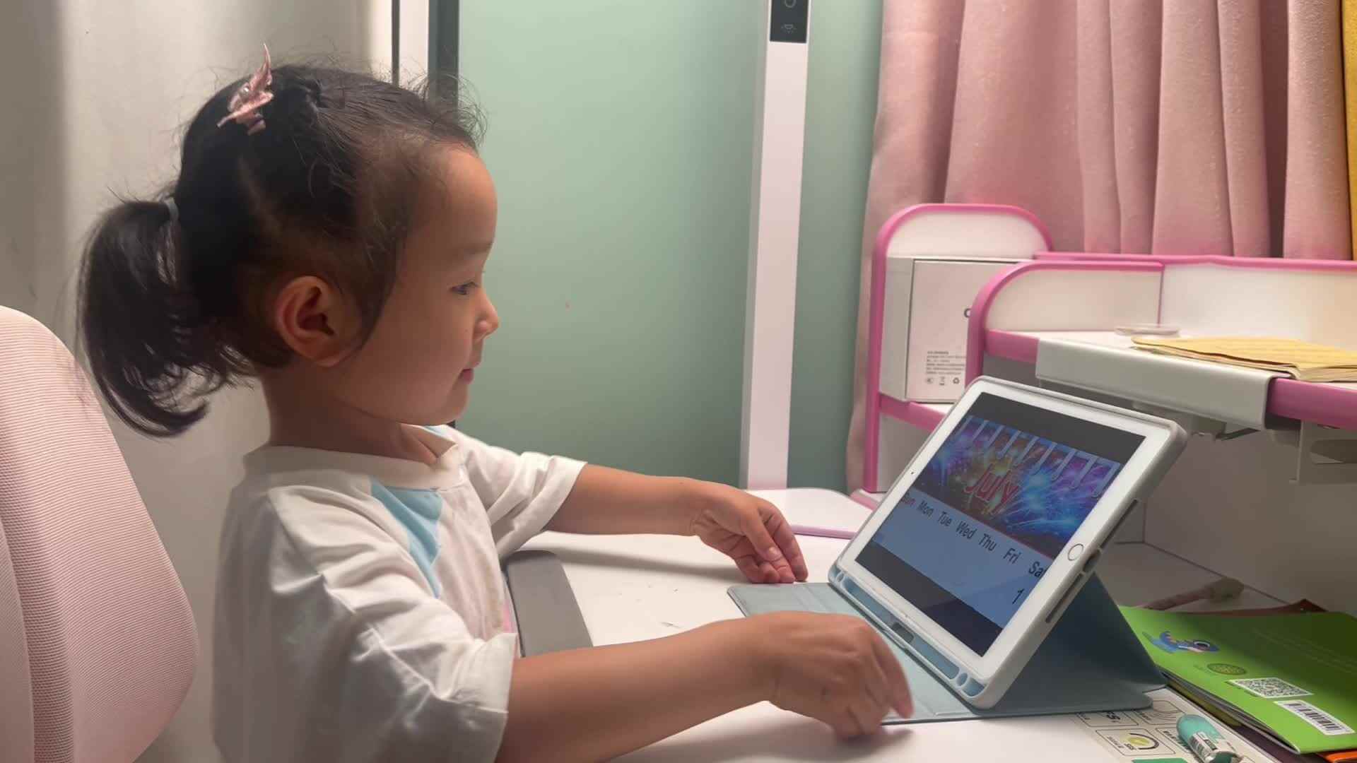 2025.6.3大B班温欣学习英语视频<July>.mov