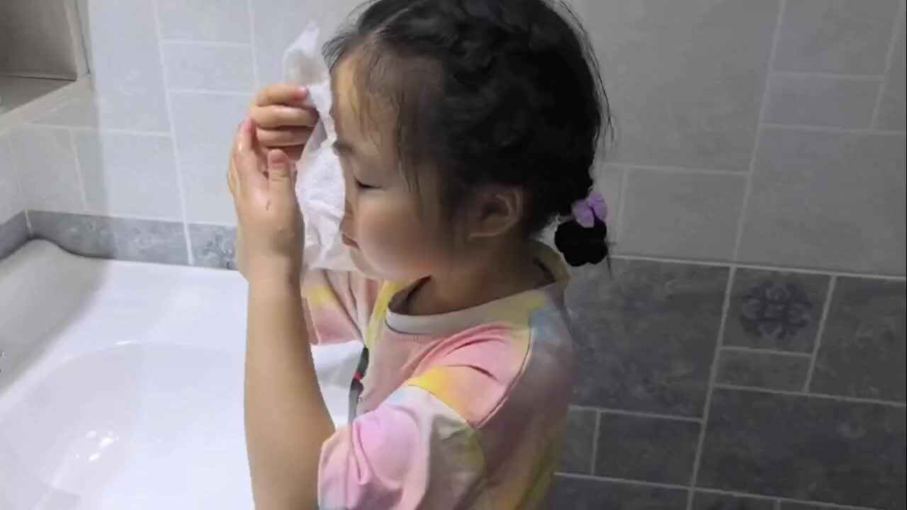 中A班2025.6.25艾琰茹—我会自己洗脸
