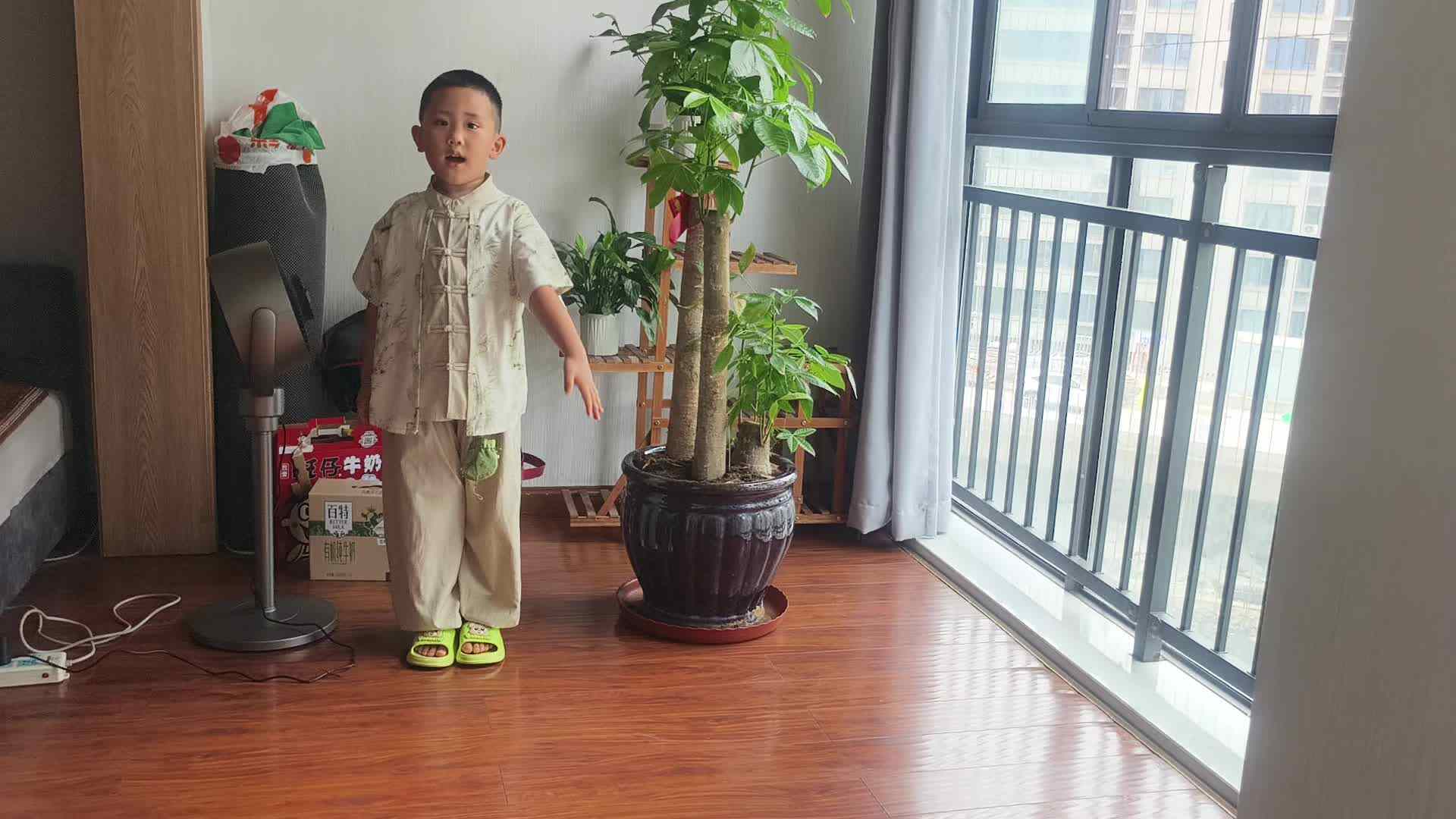 20250608大B班赵芃栎完成立定跳远
