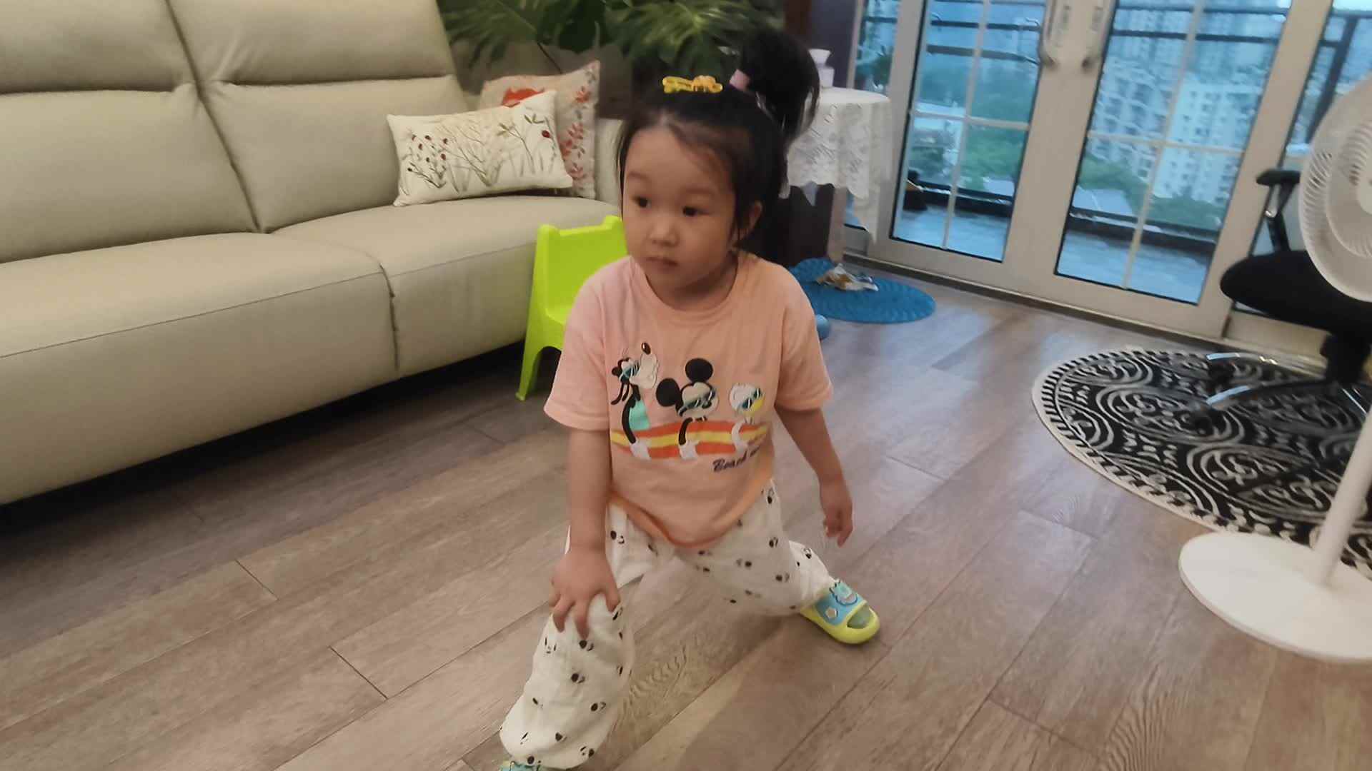 中A班+2025.6.18+陈苏妍+弓步屈膝