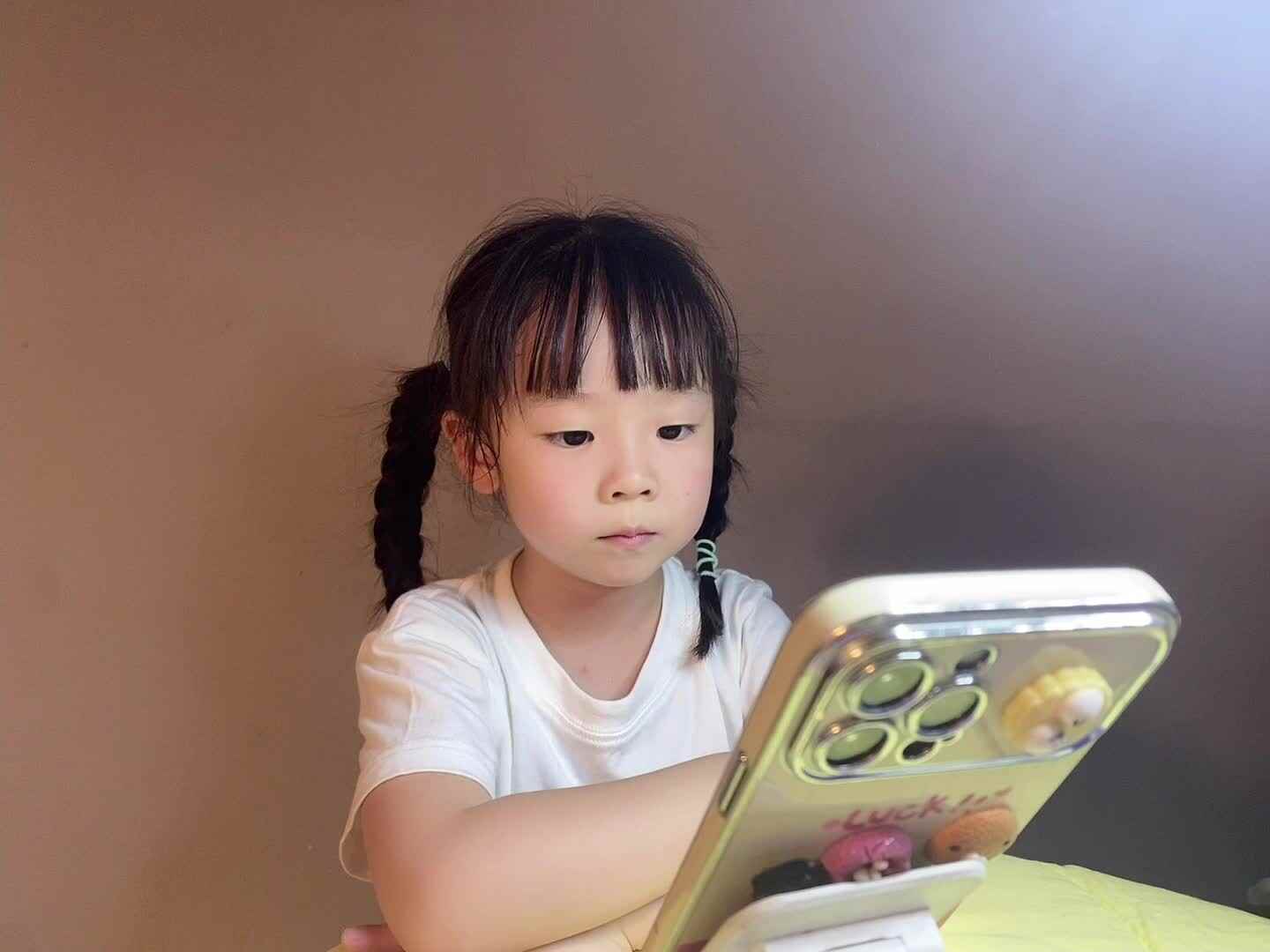 2025年6月27日中A班夏爱林～观看英语视频