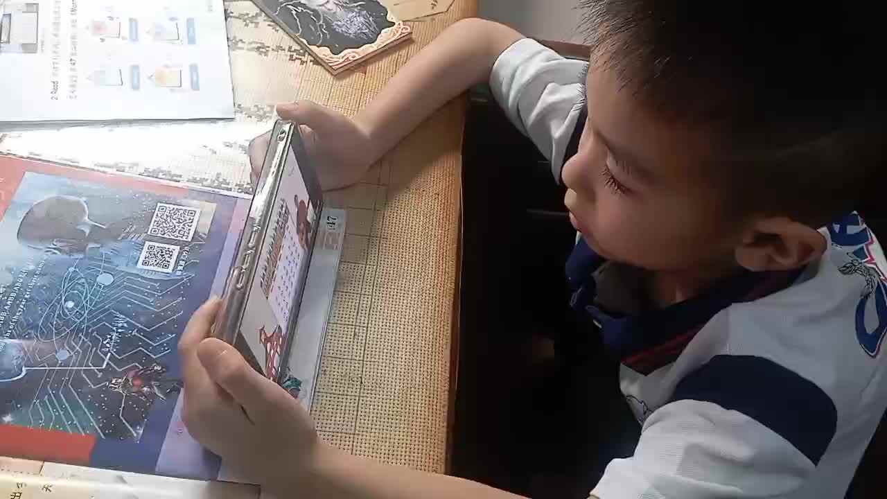 大b班刘倬宇看英语视频8月20250608.mp4