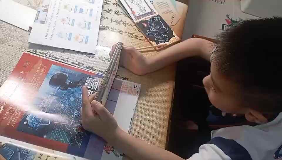 大b班刘倬宇看英语视频20250608.mp4