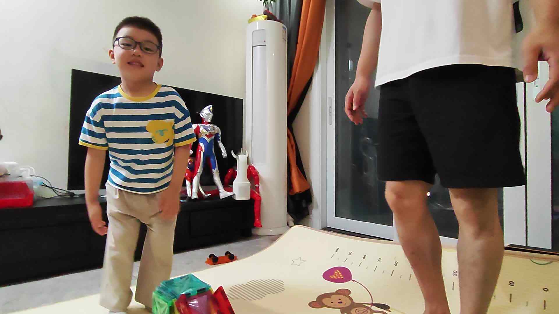 双脚交叉跳