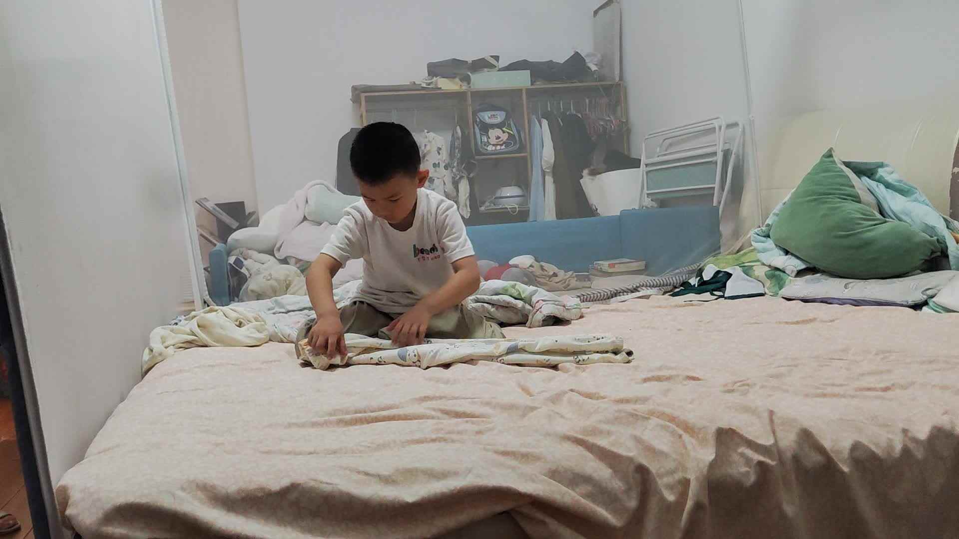 20250612大B班李锦城折叠衣裤