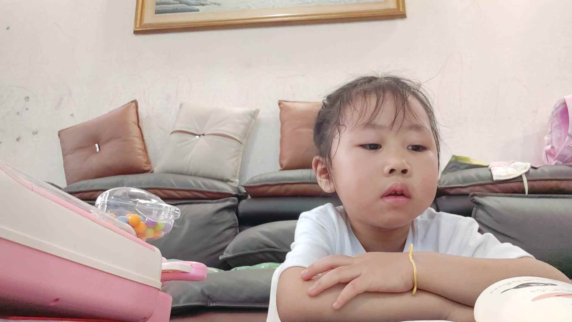 中A班2025.6.11张艺涵-有趣的帽子.mp4