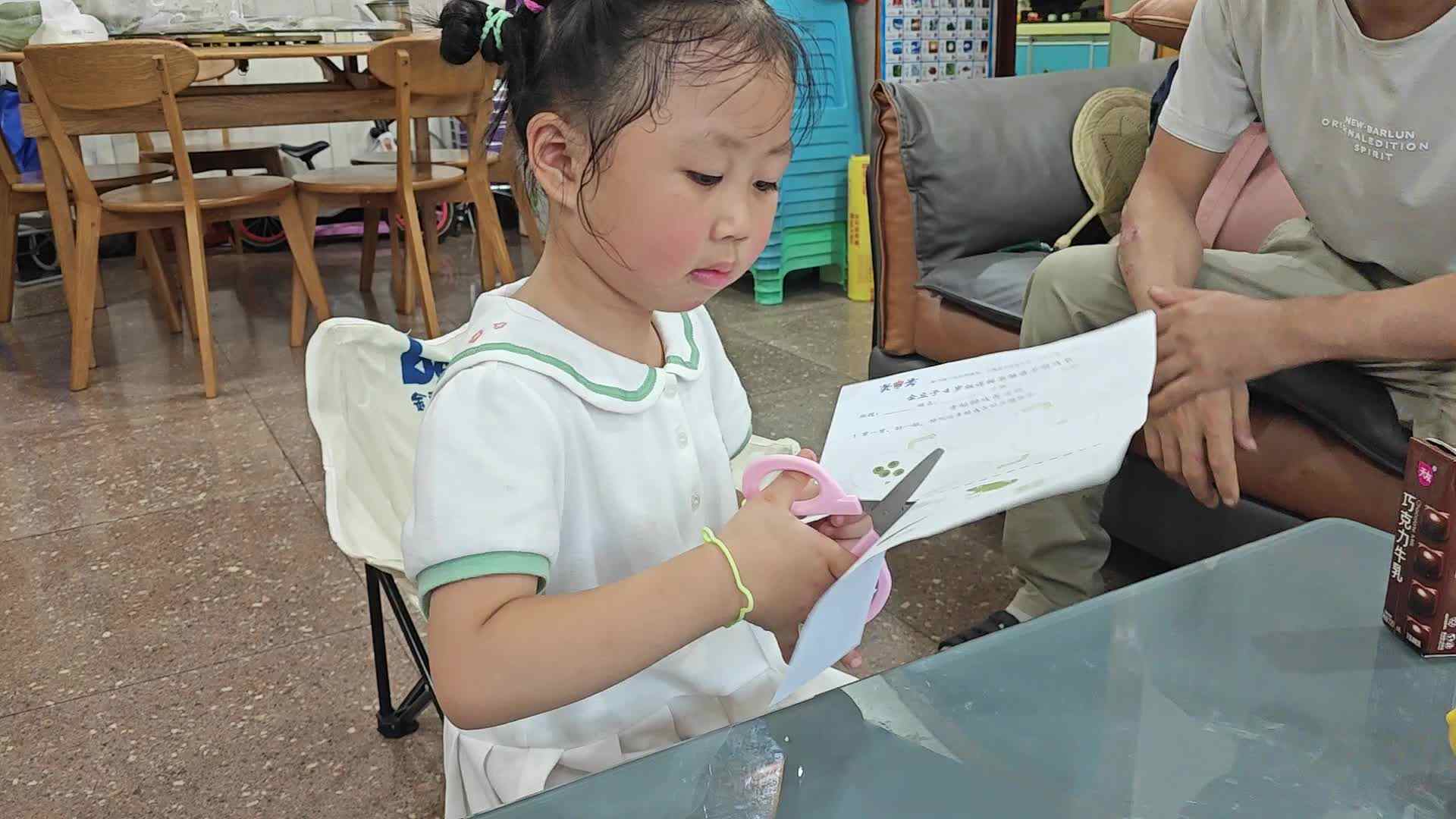 中A班2025.6.19张艺涵《青蛙的成长过程》.mp4