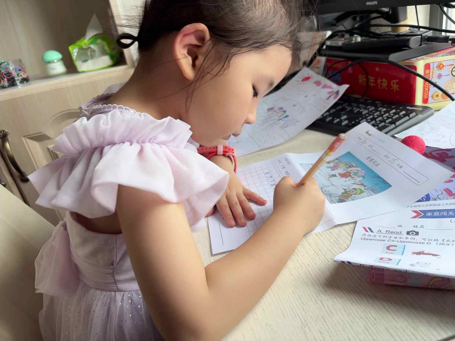 学前B班蒲依诺2025.6.6日练习(看图说话下雪).mp4