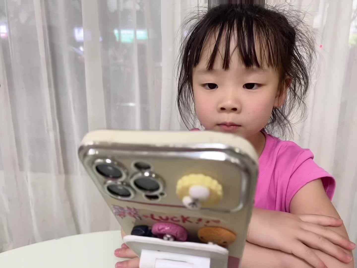 2025年6月20日中A班夏爱林～观看英语视频
