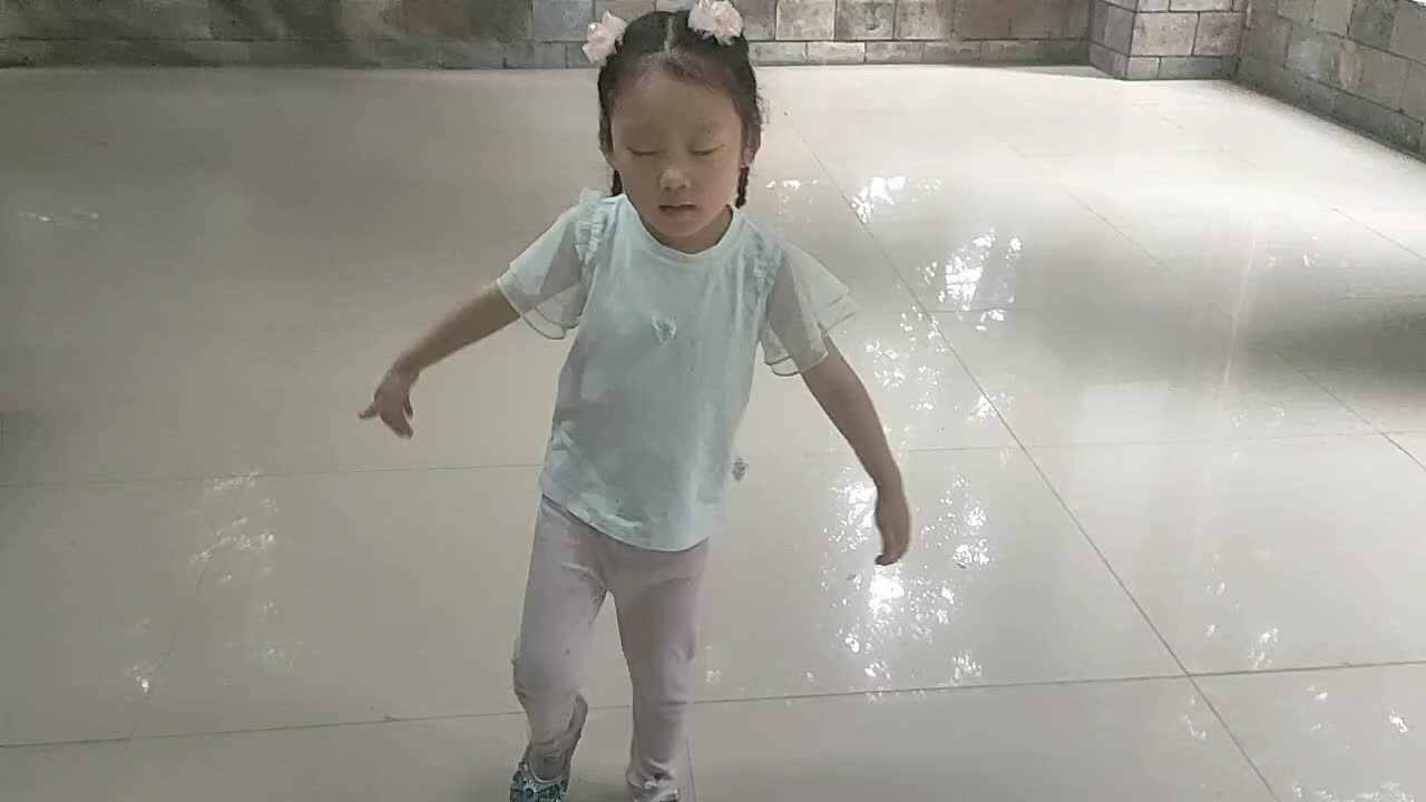 20250605陈灵兮闯关练习胯下击掌