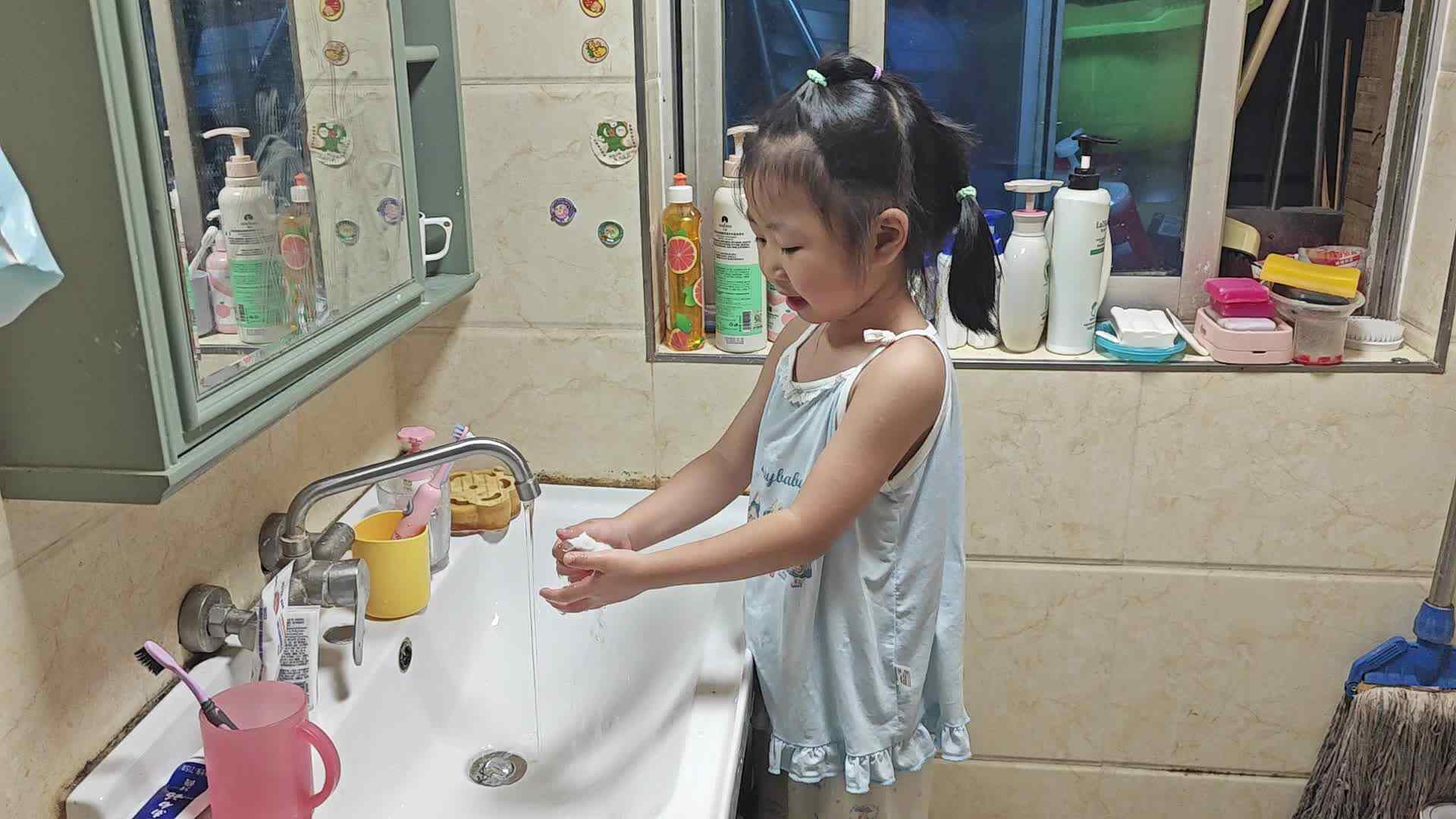 中A班2025.6.25张艺涵-我会自己洗脸.mp4
