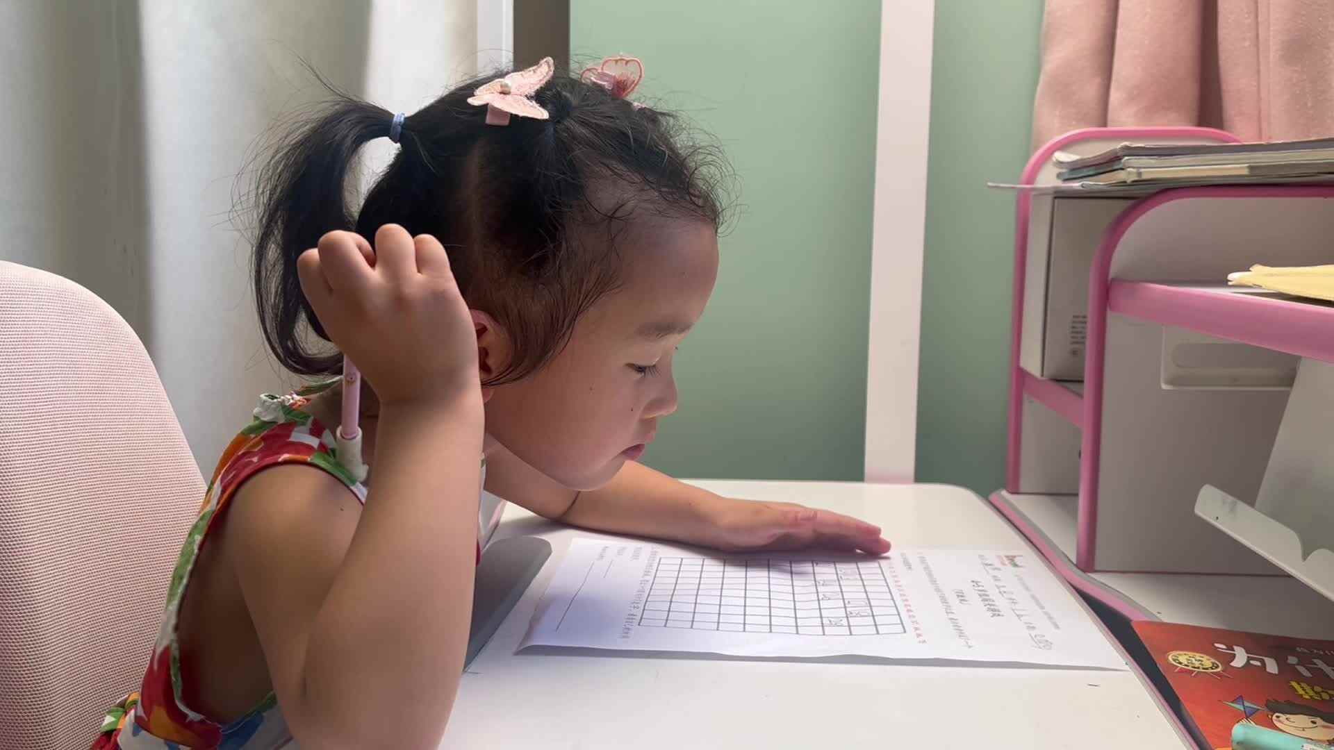 2025.6.13大B班温欣思维作业：百数板填数字.mov
