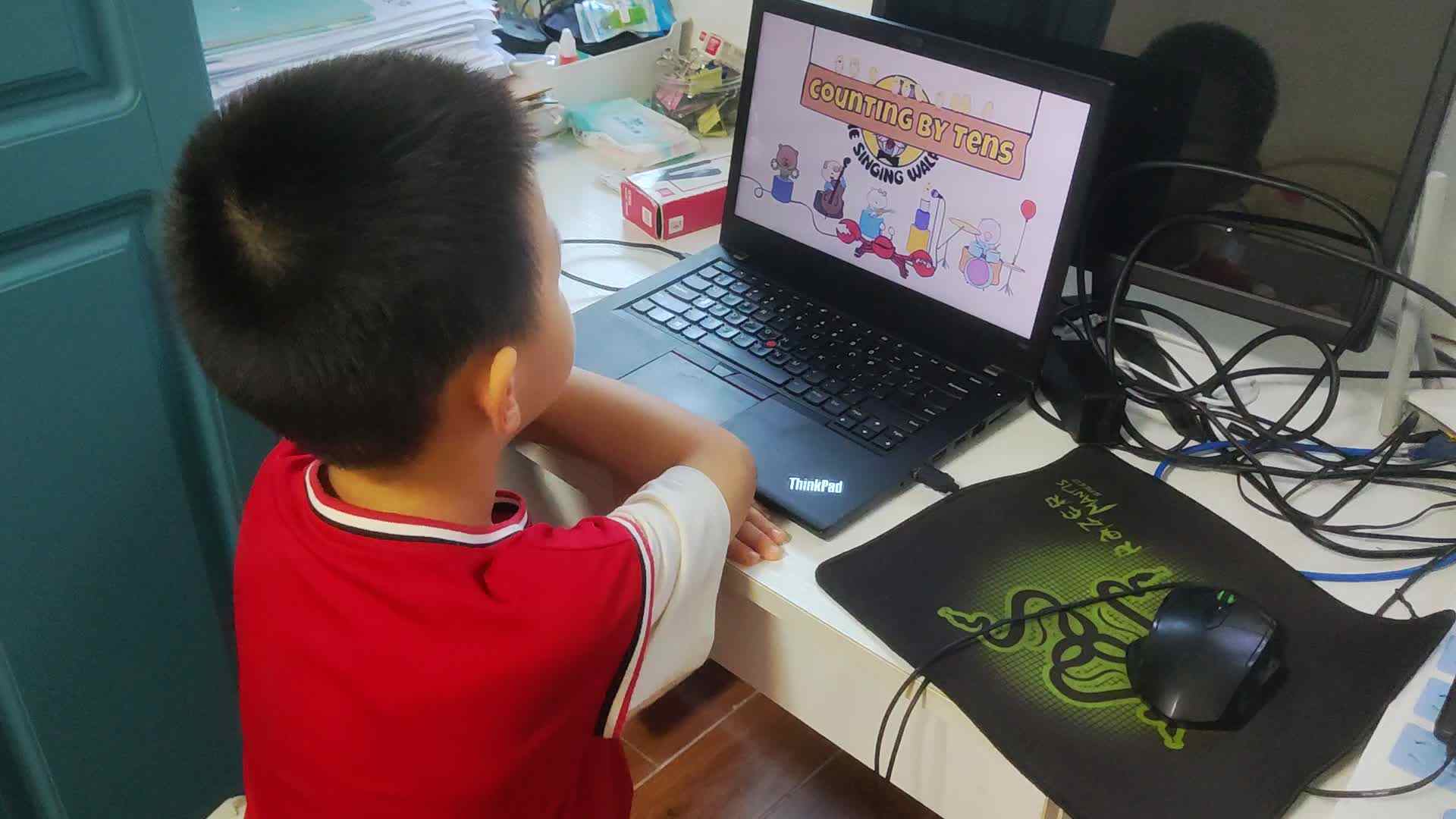 20250715大B班李锦城观看英语视频