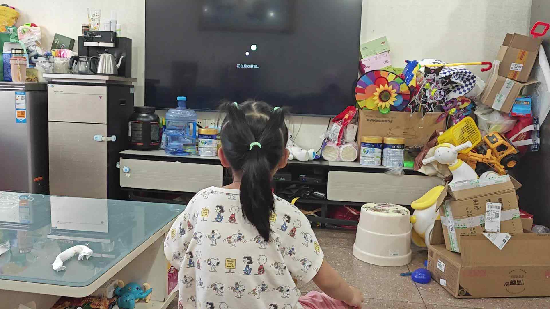 中a班2025.7.7张艺涵-观看英语绘本.mp4