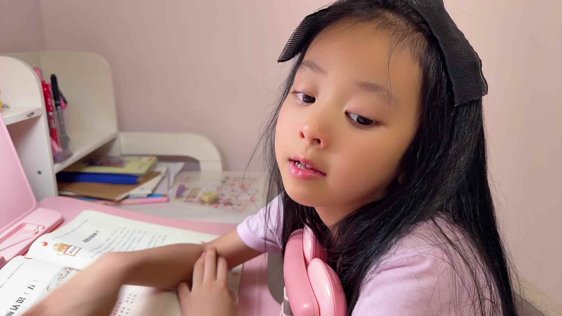 2026级B班20250703吴晨希闯关练习-讲故事《老祖父和孙子》.mp4