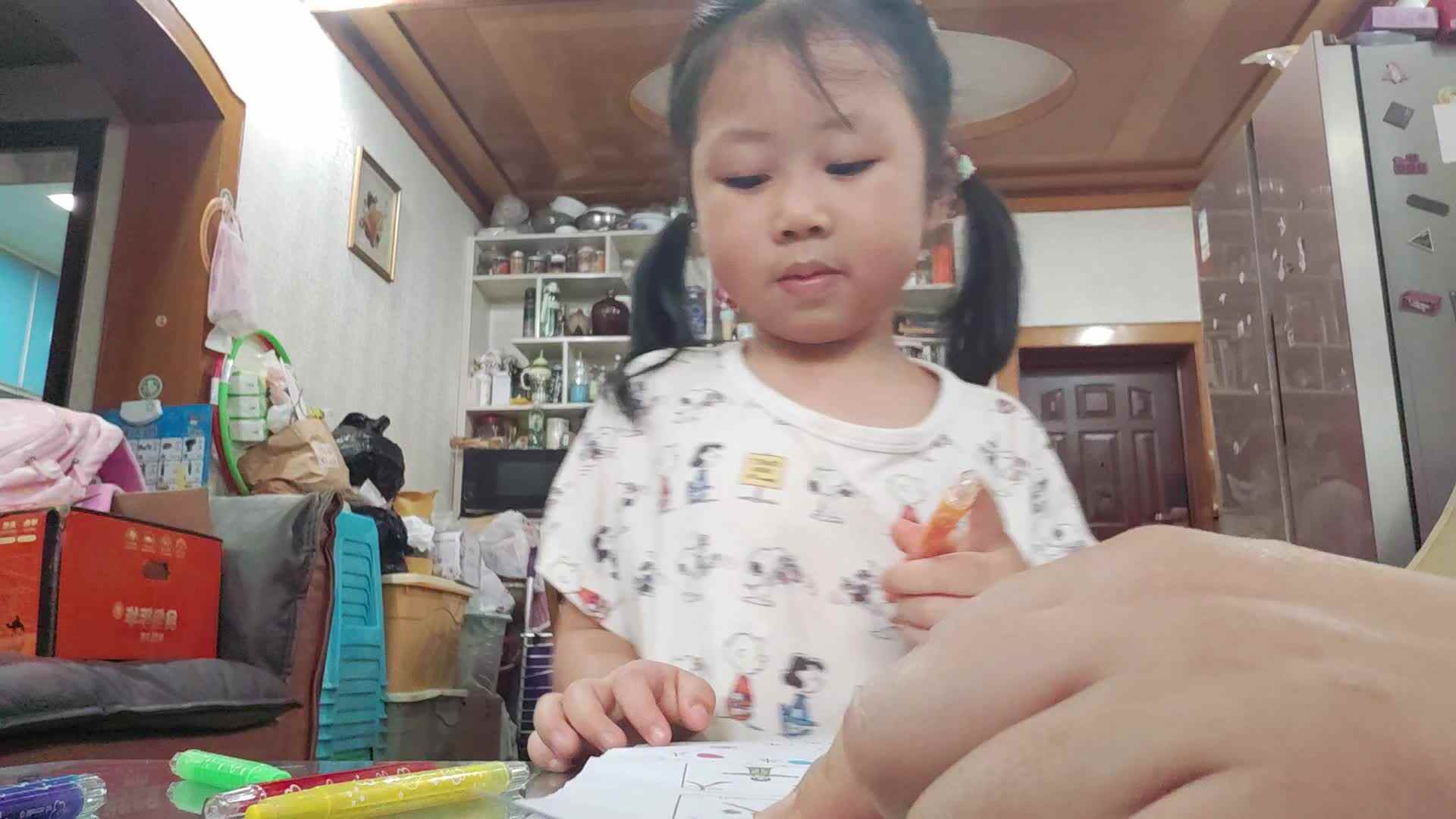 中A班2025.7.8张艺涵-认识生字涂色.mp4