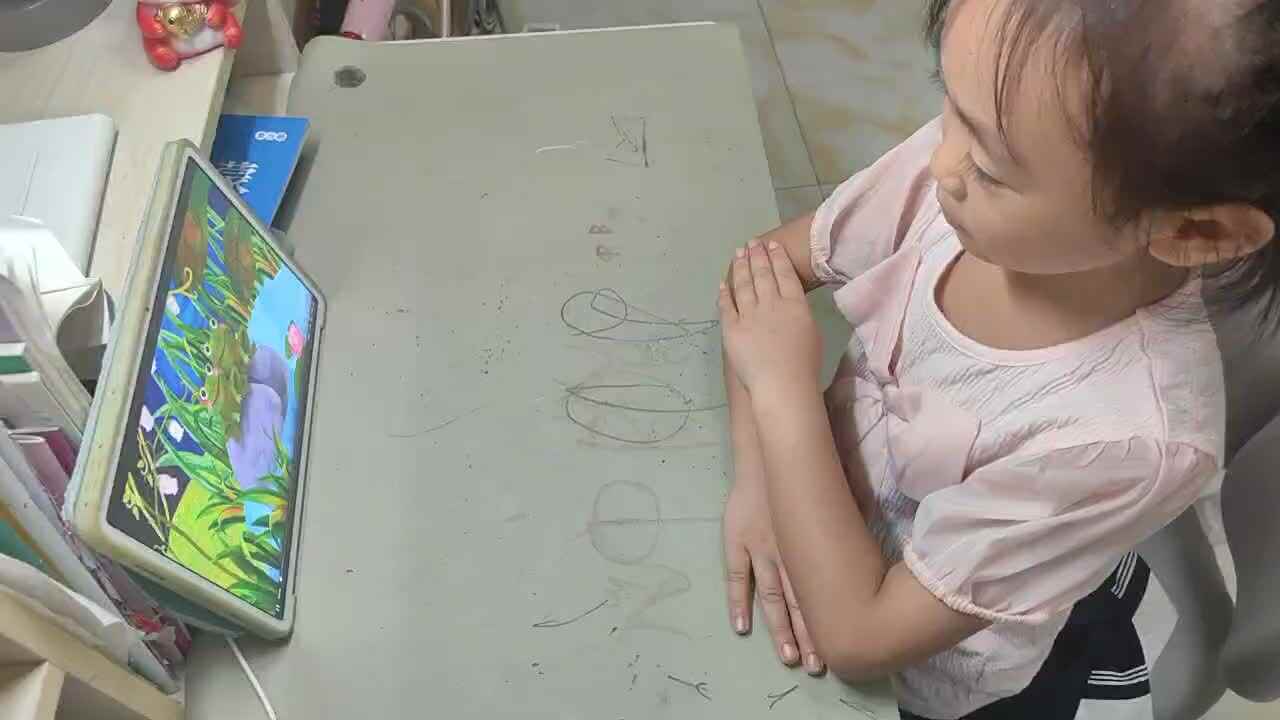 ⁣⁣⁣2025年7月19日大B班谭诗锜观看英文儿歌《Numbers song 1-100》