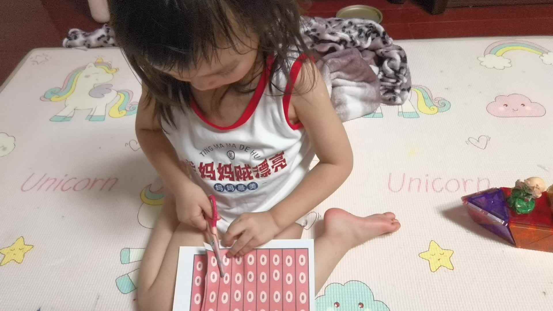 2025.7.8马司雨学习使用剪刀