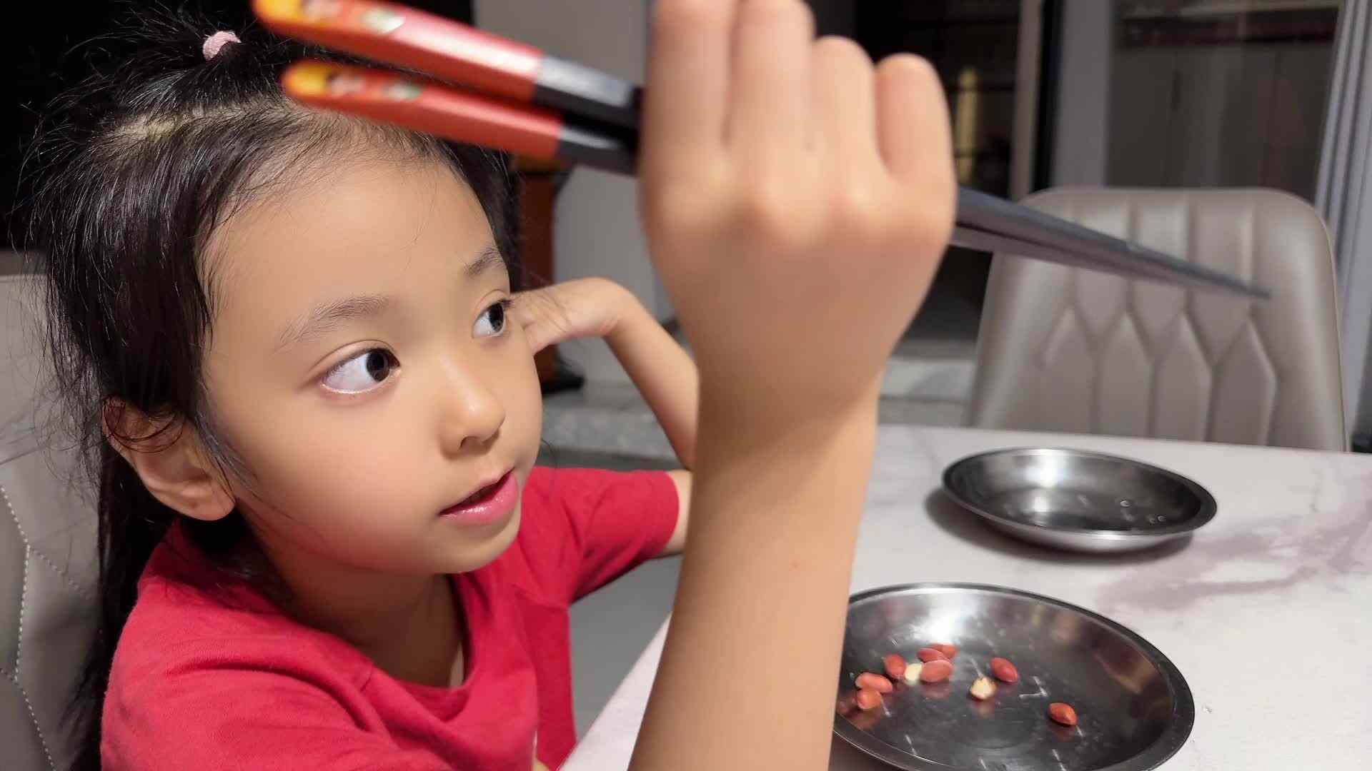 ⁣2026级B班20250710吴晨希闯关练习-使用筷子.mp4