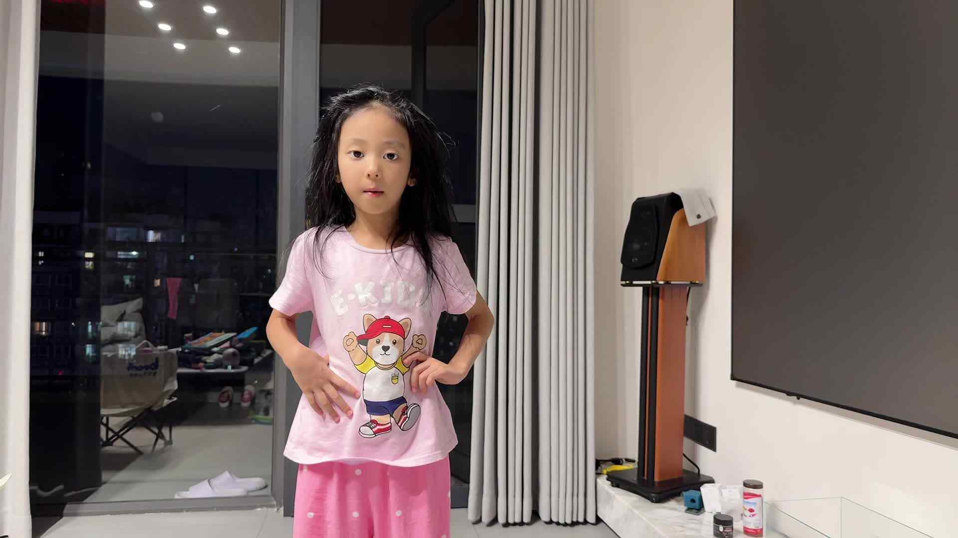 ⁣2026级B班20250703吴晨希闯关练习-双脚左右跳.mp4