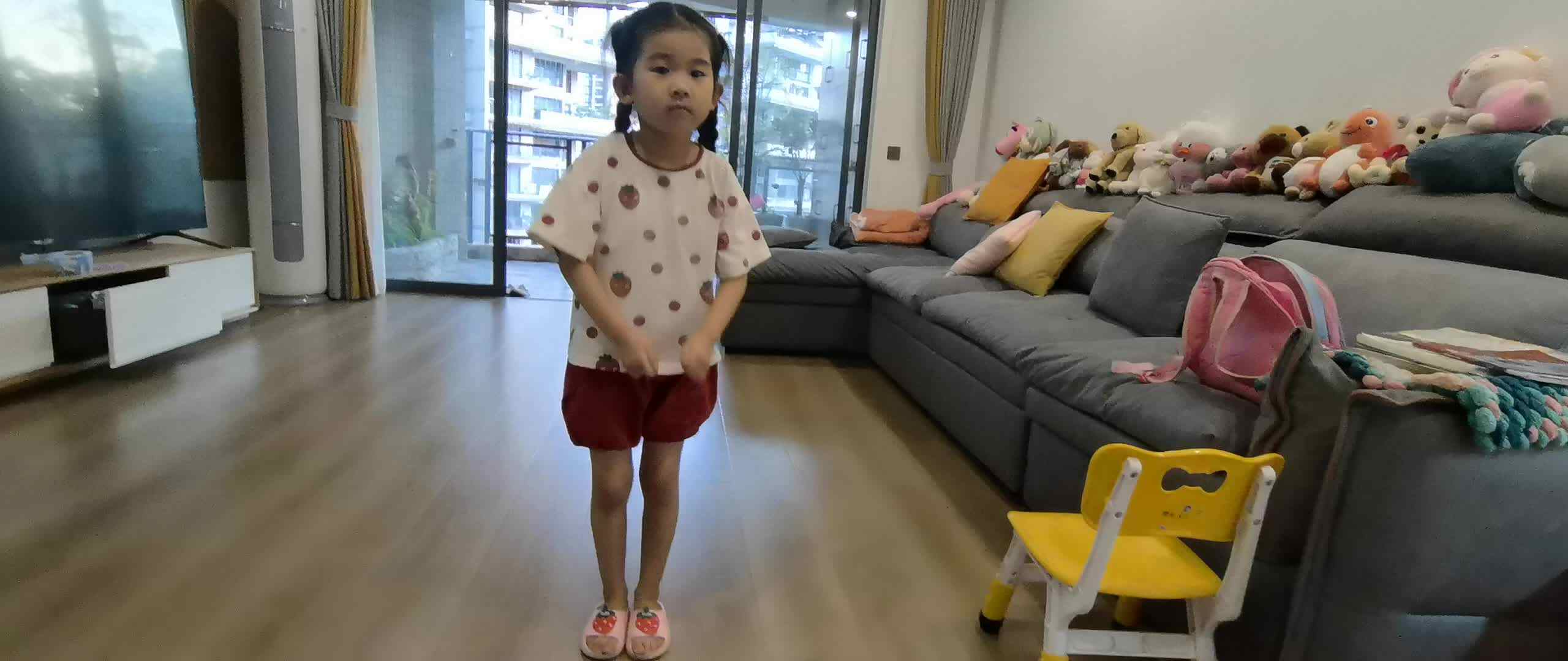 大A班许久20250701-双脚左右跳.mp4