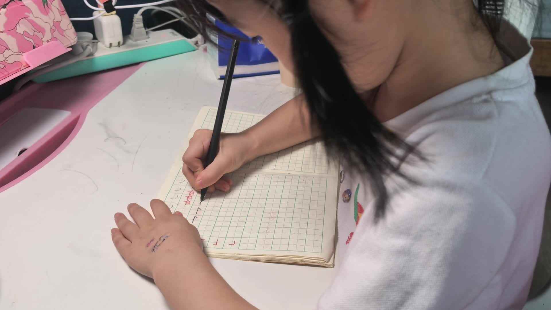 大B班 徐子伊 练习笔画