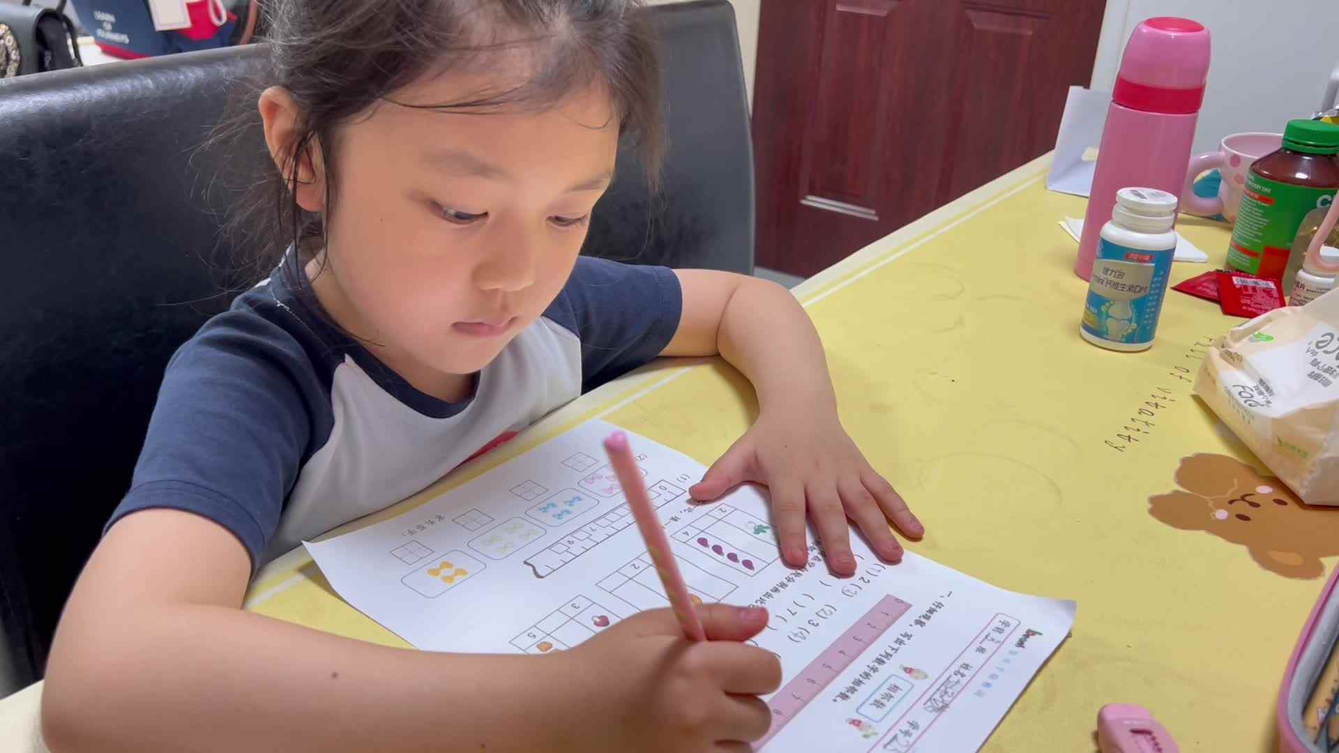 20250917学前B班刘予诺-数学相邻数.mov
