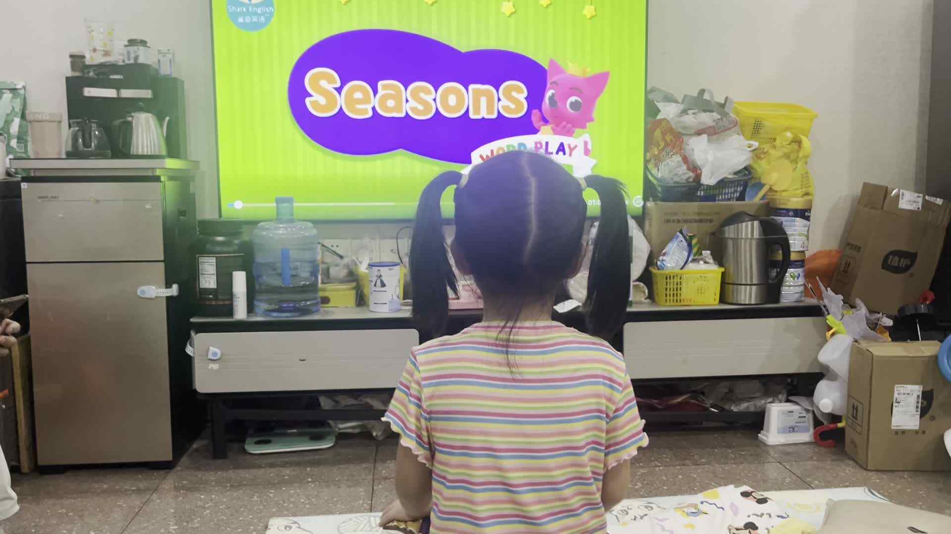 学前A班2025.9.13张艺涵-观看绘本.mp4