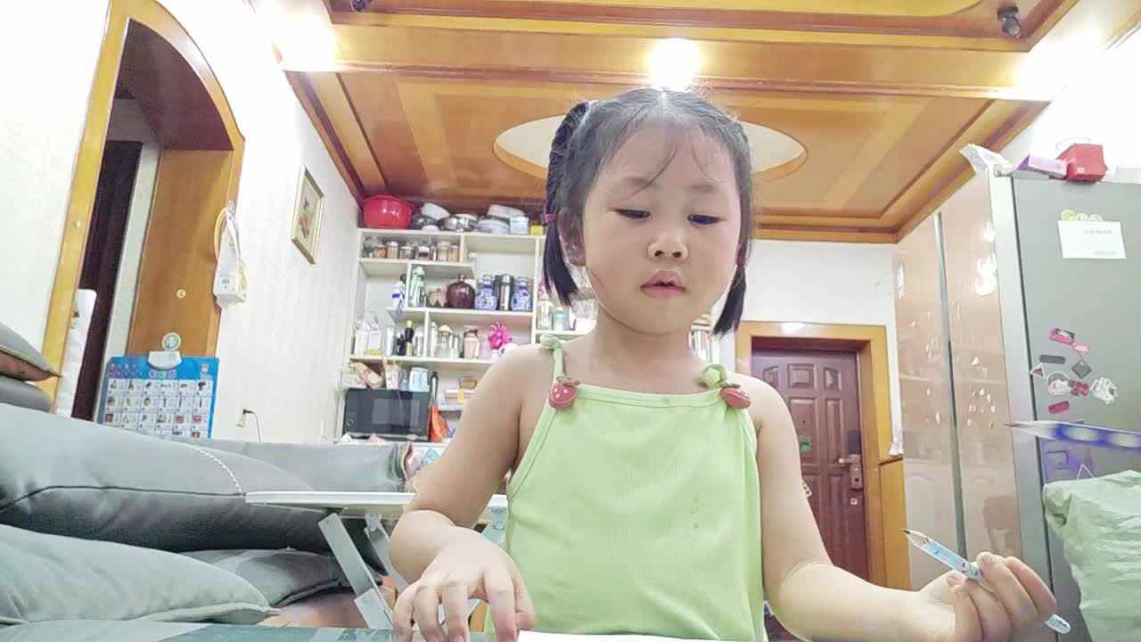 学前A班2025.9.18张艺涵-单韵母u.mp4