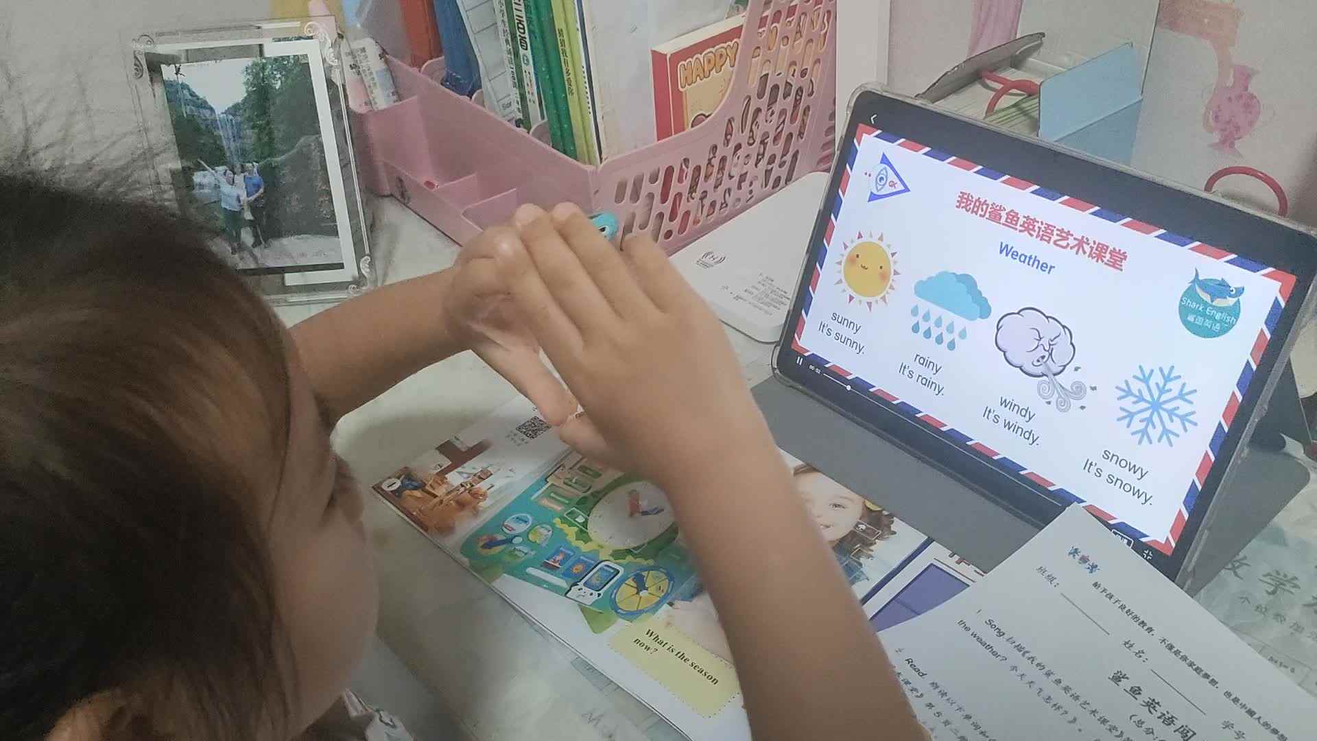 ⁣2025.9.24学前A班张弦思―英语Weather朗读示范.mp4