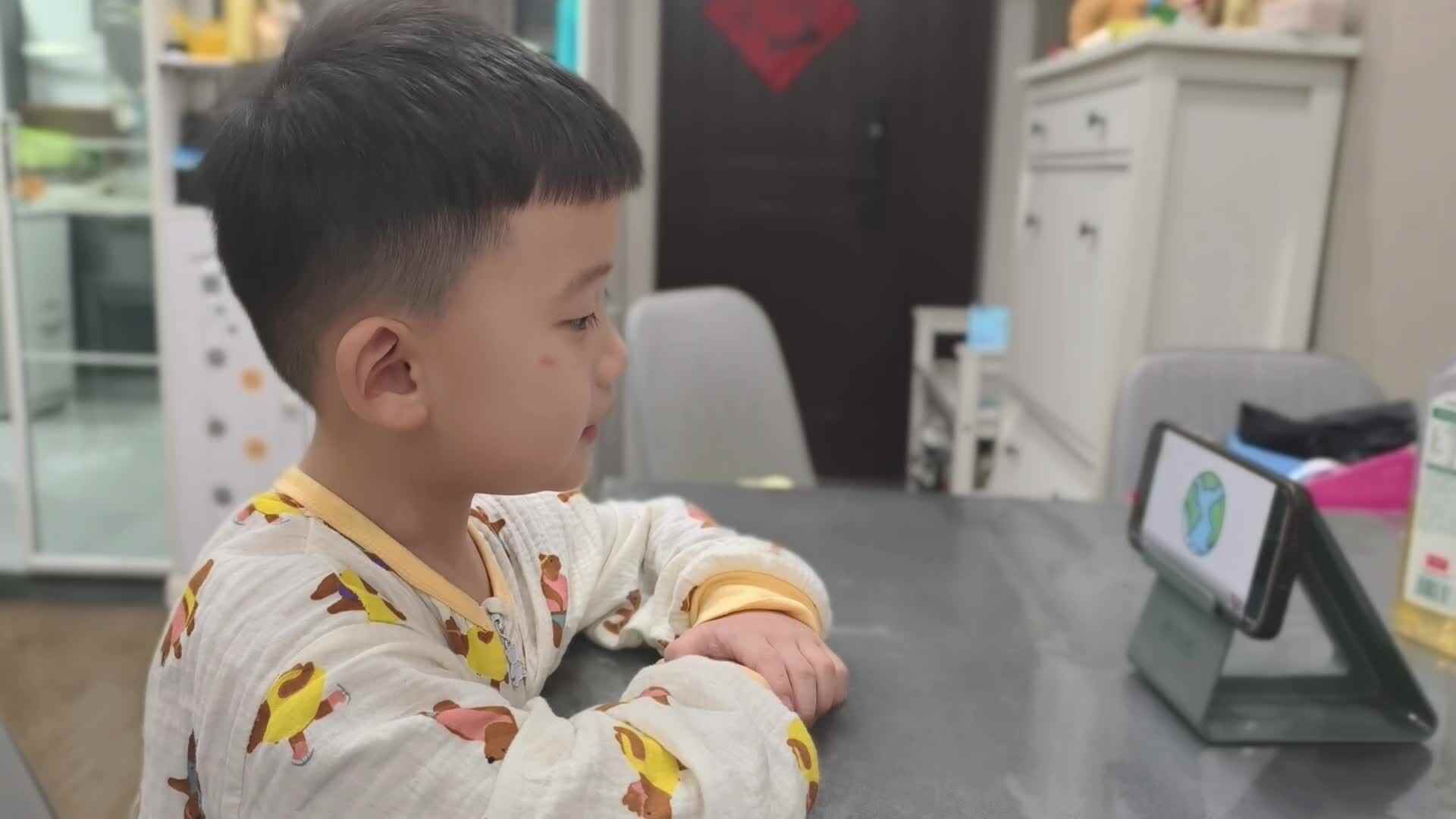 2025.9.23大A班李楷延——观看英语视频.mp4